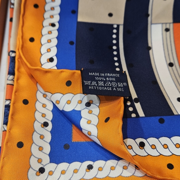 Hermès Silk La Berline Bayadere 90 Scarf - Picture 11 of 14